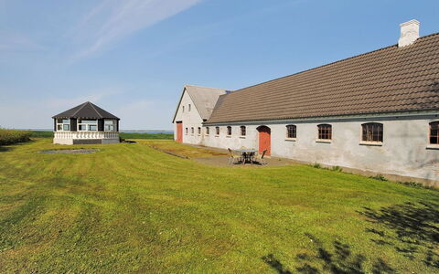Alois - 1Km to the Fjord: Toit, Maison, Domicile, Chalet, Porte, Siding, Plate-Forme, Porche, Planche, Dur