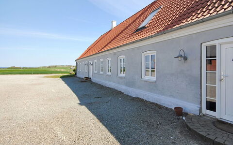 Alois - 1Km to the Fjord: Toit, Maison, Domicile, Chalet, Porte, Siding, Plate-Forme, Porche, Planche, Dur