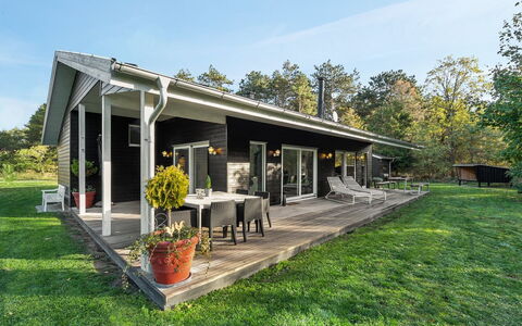 Elfriede - 400M to the Fjord: Sol, Design Intérieur, Bois, Sol, Escaliers, Plafond, Tache De Bois, Parquet, Dur, Balustrade