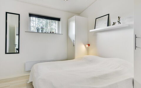 Elfriede - 400M to the Fjord: Design Intérieur, Mur, Sol, Chambre, Sol, Lit, Meubles, Bois, Plafond, Pièce