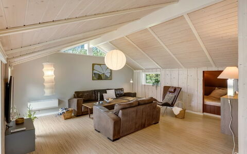 Sæby 670: Design Intérieur, Sol, Sol, Parquet, Meubles, Bois, Plafond, Revêtement De Sol Stratifié, Salon, Canapé