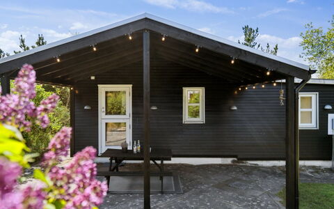 Olof - 100M from the Sea: Toit, Domicile, Porte, Chalet, Ombre, Siding, Cour, Biens, Arrière-Cour