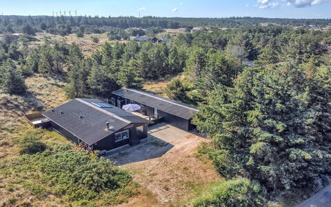 Druscilla - 650M from the Sea: Bois, Domicile, Porche, Plate-Forme, Dur, Toit, Tache De Bois, Parquet, Eco Hôtel