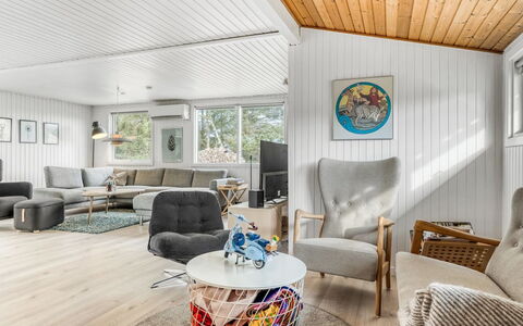 Druscilla - 650M from the Sea: Bois, Domicile, Porche, Plate-Forme, Dur, Toit, Tache De Bois, Parquet, Eco Hôtel