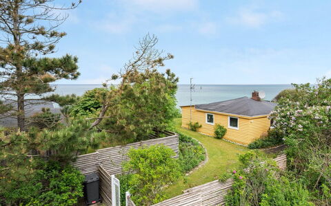 Orwik - 30M from the Sea: Meubles, Design Intérieur, Sol, Bois, Sol, Plafond, Parquet, Chaise, Table, Éclairage