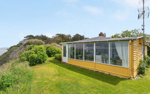 Orwik - 30M from the Sea: Meubles, Design Intérieur, Sol, Bois, Sol, Plafond, Parquet, Chaise, Table, Éclairage