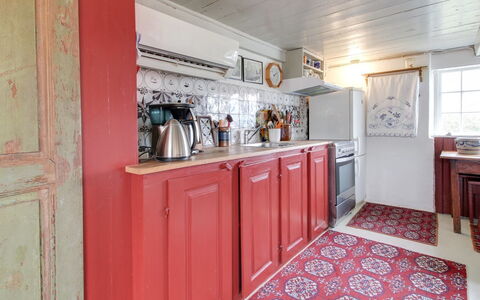Saarah - 25Km from the Sea: Toit, Maison, Domicile, Chalet, Porte, Siding, Plate-Forme, Porche, Planche, Dur
