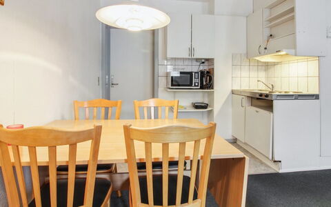 Valli - 22Km from the Sea: Végétation, Arbuste, Printemps, Chalet, Jardin, Ombre, Arrière-Cour, Cour, Chaise