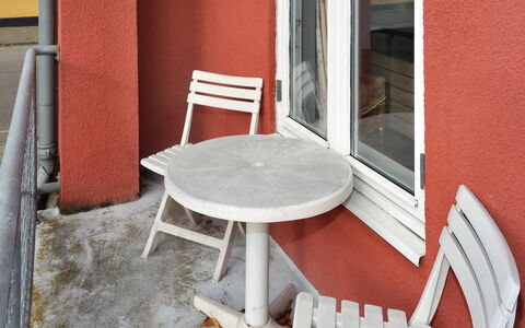 Esja - 22Km from the Sea: Meubles, Chaise, Mobilier De Jardin, Table, Design Intérieur, Sol, Orange, Tache De Bois, Tableau De Plein Air, Table Basse