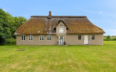 Thorarin - 25Km from the Sea: Toit, Maison, Lot Terre, Domicile, Chalet, Biens, Batiments Jardin, Ombre, Cabane En Rondins, Aménagement Paysager