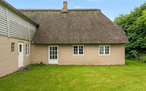 Thorarin - 25Km from the Sea: Toit, Maison, Lot Terre, Domicile, Chalet, Biens, Batiments Jardin, Ombre, Cabane En Rondins, Aménagement Paysager
