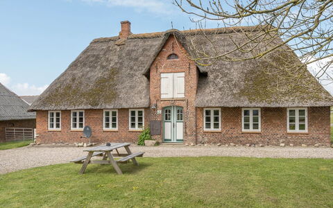 Inda - 10Km from the Sea: Herbe, Maison, Toit, Domicile, Chalet, Arbuste, Lot Terre, Zone Rurale, Ferme, Couverture De Sol