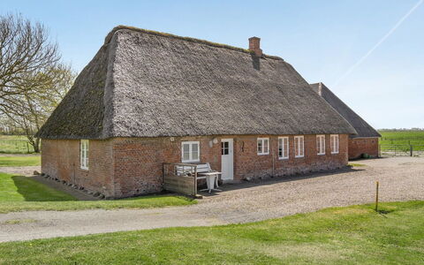 Inda - 10Km from the Sea: Herbe, Maison, Toit, Domicile, Chalet, Arbuste, Lot Terre, Zone Rurale, Ferme, Couverture De Sol