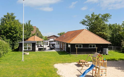 Gabriele - 17Km from the Sea: Toit, Domicile, Porte, Chalet, Ombre, Siding, Cour, Biens, Arrière-Cour