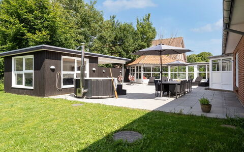 Gabriele - 17Km from the Sea: Toit, Domicile, Porte, Chalet, Ombre, Siding, Cour, Biens, Arrière-Cour