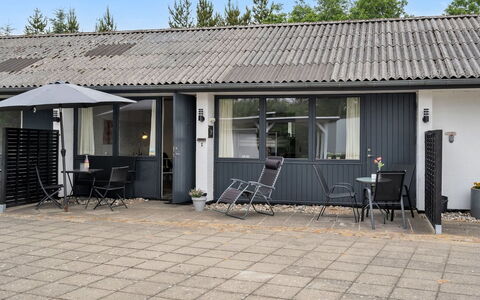 Iida - 20Km from the Sea: Meubles, Design Intérieur, Chaise, Sol, Table, Recours, Sol, Plafond, Pièce, Eco Hôtel
