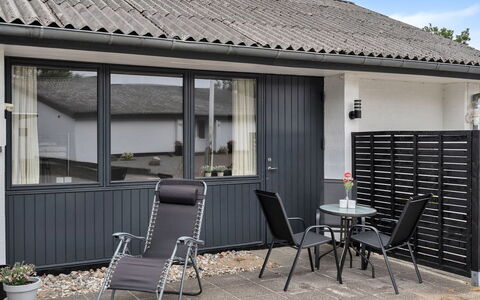 Iida - 20Km from the Sea: Meubles, Design Intérieur, Chaise, Sol, Table, Recours, Sol, Plafond, Pièce, Eco Hôtel