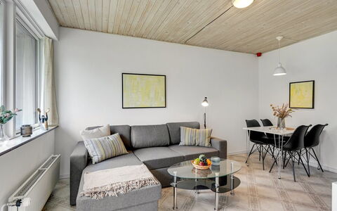 Skarthi - 20Km from the Sea: Bleu, Arbuste, Chalet, Couverture De Sol, Jardin, Biens, Ombre, Aménagement Paysager, Ferme, Eco Hôtel