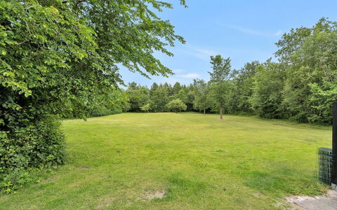 Skarthi - 20Km from the Sea: Bleu, Arbuste, Chalet, Couverture De Sol, Jardin, Biens, Ombre, Aménagement Paysager, Ferme, Eco Hôtel