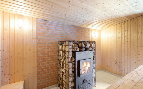 Arne - 20Km from the Sea: Bleu, Arbuste, Chalet, Couverture De Sol, Jardin, Biens, Ombre, Aménagement Paysager, Ferme, Eco Hôtel