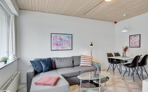 Arne - 20Km from the Sea: Bleu, Arbuste, Chalet, Couverture De Sol, Jardin, Biens, Ombre, Aménagement Paysager, Ferme, Eco Hôtel