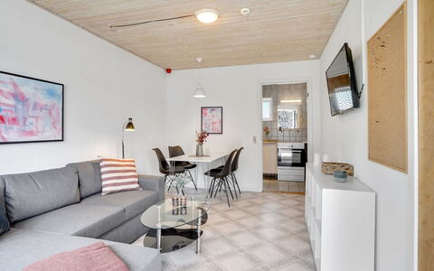 Arne - 20Km from the Sea: Bleu, Arbuste, Chalet, Couverture De Sol, Jardin, Biens, Ombre, Aménagement Paysager, Ferme, Eco Hôtel