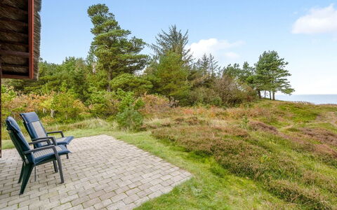 Ingeborg - 100M to the Fjord: Toit, Maison, Domicile, Chalet, Siding, Biens, Allée, Batiments Jardin, Cour, Cabanon