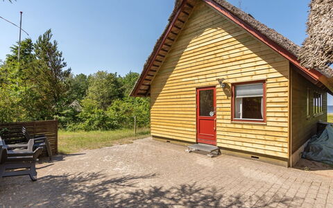 Ingeborg - 100M to the Fjord: Toit, Maison, Domicile, Chalet, Siding, Biens, Allée, Batiments Jardin, Cour, Cabanon