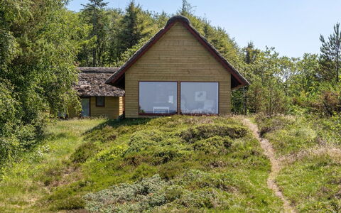 Ingeborg - 100M to the Fjord: Toit, Maison, Domicile, Chalet, Siding, Biens, Allée, Batiments Jardin, Cour, Cabanon