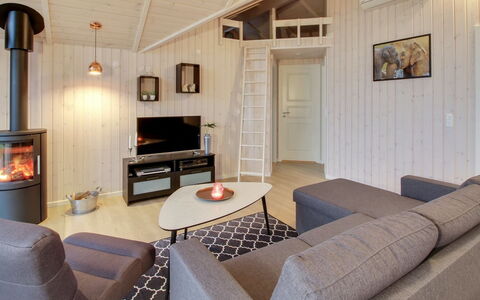 Gertrude - 1.1Km to the Fjord: Sol, Design Intérieur, Sol, Bois, Plafond, Salon, Parquet, Pièce, Meubles, Canapé