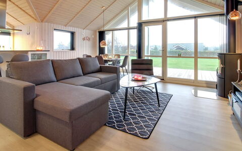 Gertrude - 1.1Km to the Fjord: Bois, Meubles, Sol, Canapé, Plafond, Design Intérieur, Salon, Sol, Parquet