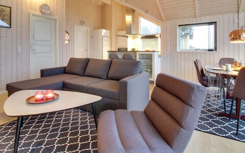 Gertrude - 1.1Km to the Fjord: Bois, Sol, Design Intérieur, Sol, Meubles, Canapé, Plafond, Pièce, Salon, Domicile