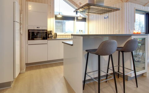 Gertrude - 1.1Km to the Fjord: Sol, Design Intérieur, Meubles, Comptoir, Cuisine, Bois, Luminaire, Plafond, Sol, Parquet