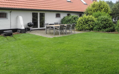 Beatha - 25Km to the Fjord: Herbe, Jardin, Arbuste, Pelouse, Lot Terre, Domicile, Arrière-Cour, Couverture De Sol