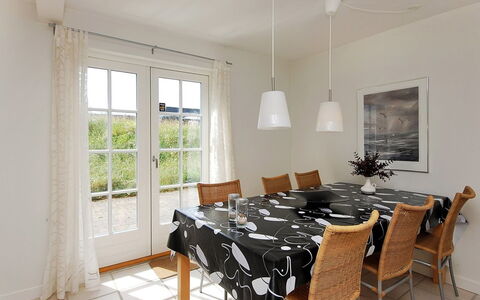 Alita - 1.2Km from the Sea: Meubles, Design Intérieur, Chaise, Sol, Table, Bois, Sol, Plafond, Salle À Manger, Table Cuisine Et Salle A Manger