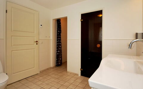 Alita - 1.2Km from the Sea: Sol, Sol, Luminaire Plomberie, Salle De Bains, Mur, Design Intérieur, Plafond, Robinet, Plomberie, Lavabo