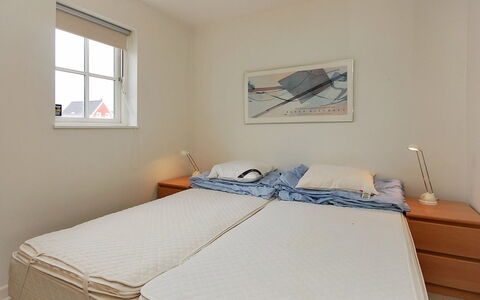 Alita - 1.2Km from the Sea: Bois, Sol, Sol, Meubles, Design Intérieur, Chambre, Lit, Pièce, Plafond, Linge