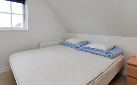 Alita - 1.2Km from the Sea: Chambre, Bois, Sol, Sol, Lit, Literie, Drap De Lit, Linge, Pièce