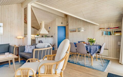 Matias - 150M from the Sea: Bois, Design Intérieur, Sol, Plafond, Sol, Meubles, Domicile, Chaise, Salon, Parquet