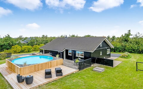 Asel - 4Km from the Sea: Bleu, Arbuste, Chalet, Couverture De Sol, Jardin, Biens, Ombre, Aménagement Paysager, Ferme, Eco Hôtel