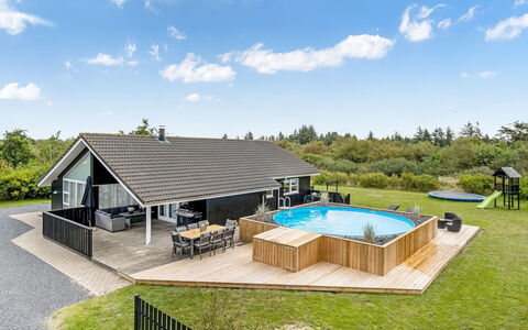 Asel - 4Km from the Sea: Bleu, Arbuste, Chalet, Couverture De Sol, Jardin, Biens, Ombre, Aménagement Paysager, Ferme, Eco Hôtel