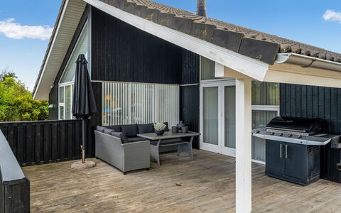 Asel - 4Km from the Sea: Bleu, Arbuste, Chalet, Couverture De Sol, Jardin, Biens, Ombre, Aménagement Paysager, Ferme, Eco Hôtel
