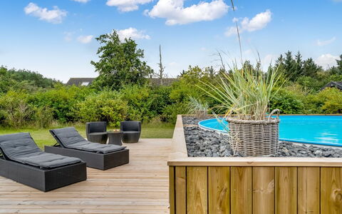 Asel - 4Km from the Sea: Bleu, Arbuste, Chalet, Couverture De Sol, Jardin, Biens, Ombre, Aménagement Paysager, Ferme, Eco Hôtel