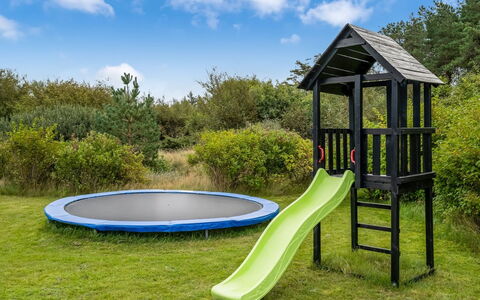 Asel - 4Km from the Sea: Bleu, Arbuste, Chalet, Couverture De Sol, Jardin, Biens, Ombre, Aménagement Paysager, Ferme, Eco Hôtel