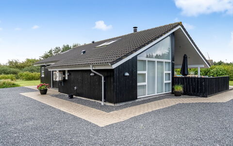 Asel - 4Km from the Sea: Bleu, Arbuste, Chalet, Couverture De Sol, Jardin, Biens, Ombre, Aménagement Paysager, Ferme, Eco Hôtel