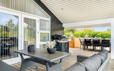 Asel - 4Km from the Sea: Bleu, Arbuste, Chalet, Couverture De Sol, Jardin, Biens, Ombre, Aménagement Paysager, Ferme, Eco Hôtel