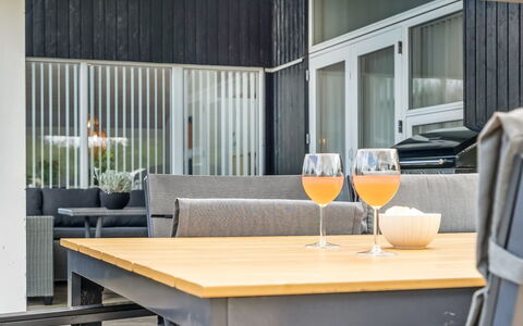 Asel - 4Km from the Sea: Bleu, Arbuste, Chalet, Couverture De Sol, Jardin, Biens, Ombre, Aménagement Paysager, Ferme, Eco Hôtel