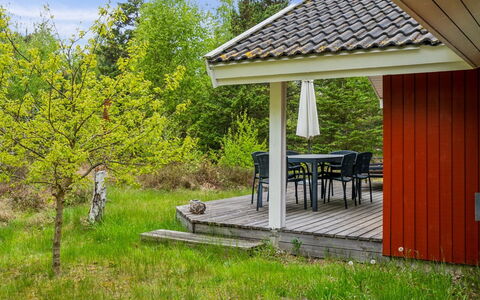 Niglæs - 700M from the Sea: Piscine, Mobilier De Jardin, Meubles, Recours, Dalle, Eco Hôtel, Ombre, Chaise, Loisir, Biens