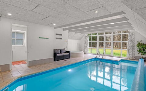 Dorris - 4.3Km from the Sea: Meubles, Design Intérieur, Sol, Bois, Sol, Plafond, Parquet, Chaise, Table, Éclairage