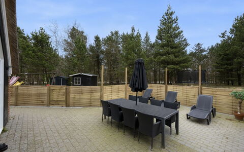 Dorris - 4.3Km from the Sea: Meubles, Design Intérieur, Sol, Bois, Sol, Plafond, Parquet, Chaise, Table, Éclairage